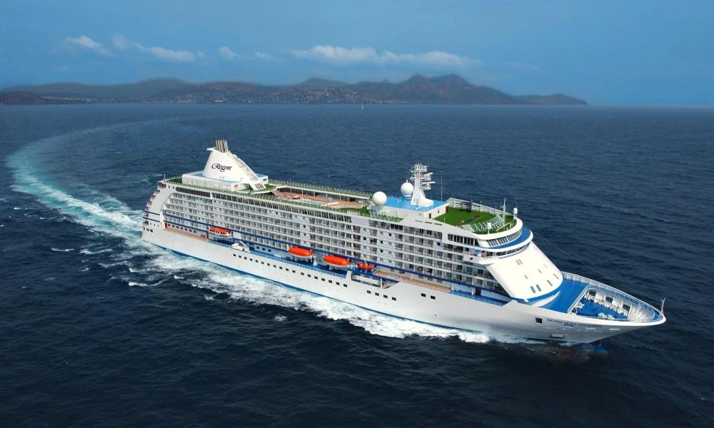 «Seven Seas Voyager»: Εντυπωσιάζει το πολυτελές κρουαζιερόπλοιο στη Θεσσαλονίκη